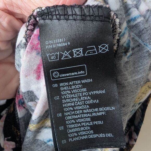 H&M V Neck Floral Drapey Oversized Short Sleeve Blouse Medium - Picture 4 of 5